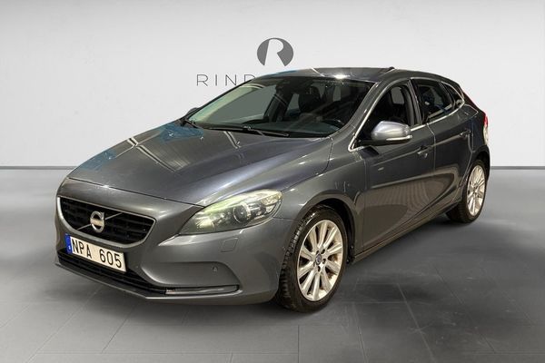 Volvo V40 D2 115 HK SUMMUM B-KAMERA D-VÄRM SKINN KAMREM BYTT 17" - 2013