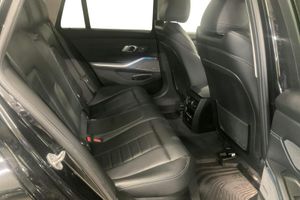 BMW 330 bild 8
