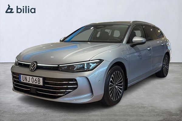 Volkswagen Passat Elegance 1.5 TSI eHybrid Värm Drag 272HK - 2025