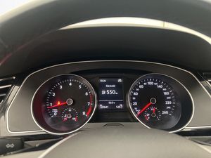 Volkswagen Passat bild 17