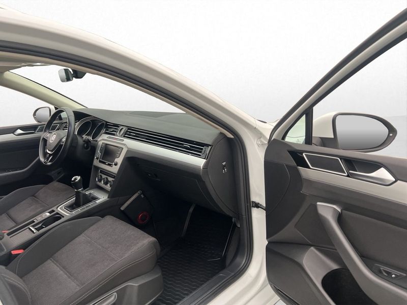 Volkswagen Passat bild 11