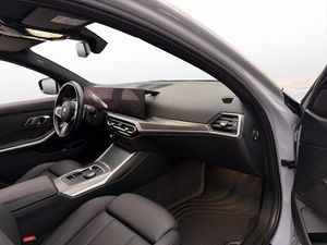 BMW 330 bild 11
