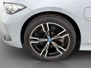 BMW 330 bild 33