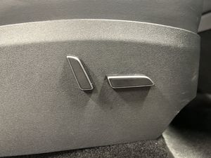 Tesla Model Y bild 17