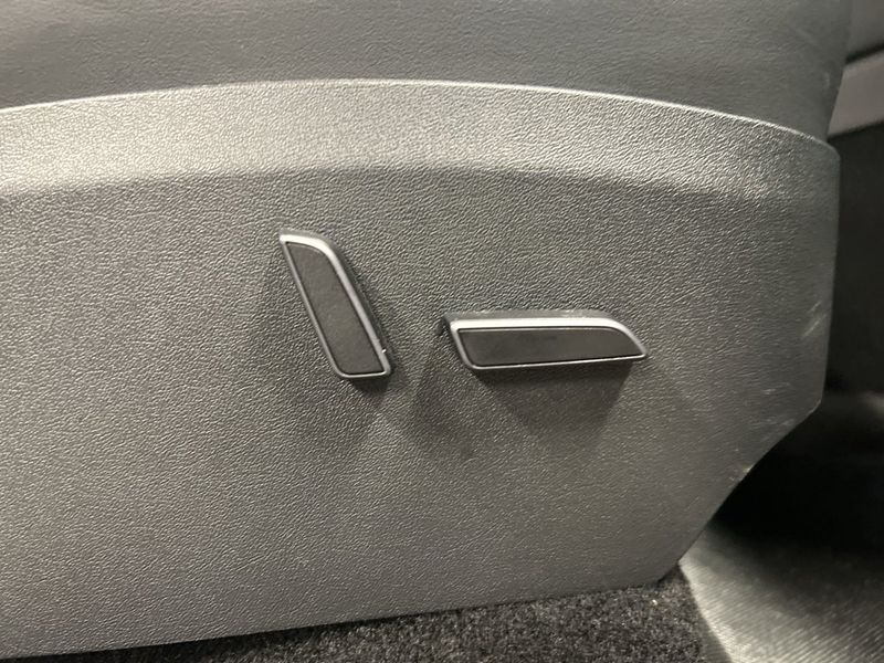 Tesla Model Y bild 17