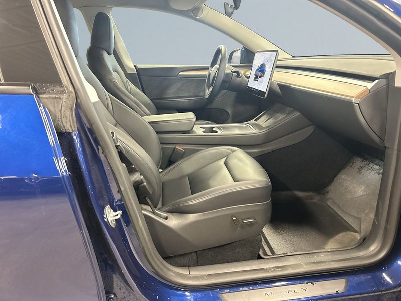 Tesla Model Y bild 10