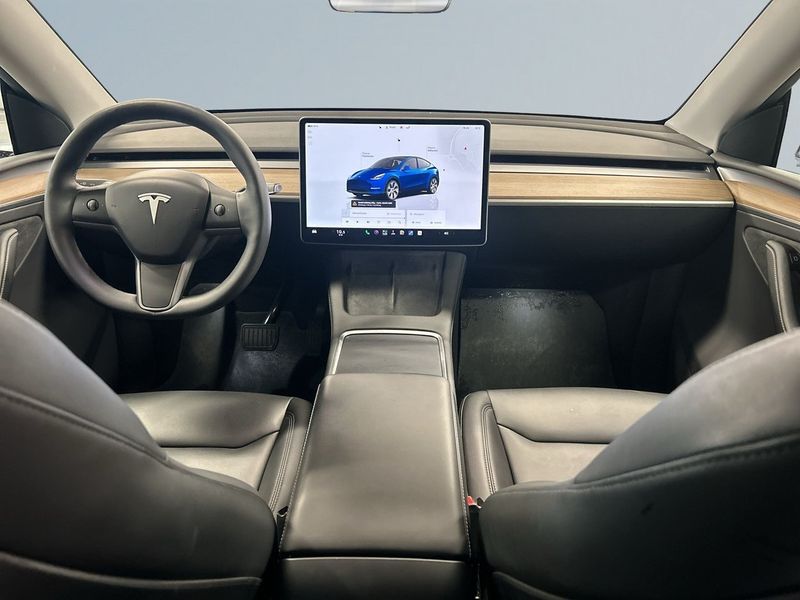 Tesla Model Y bild 8