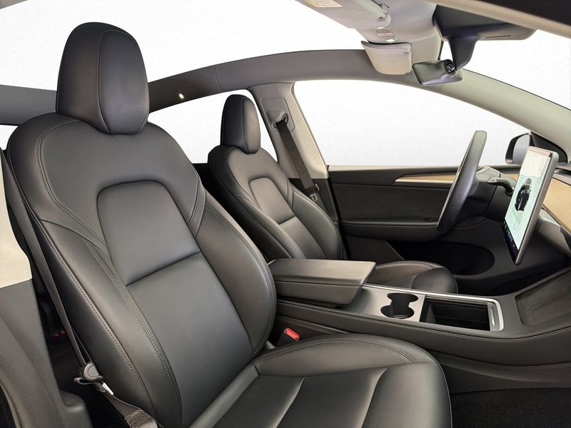 Tesla Model Y bild 15