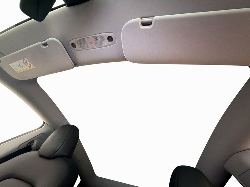 Tesla Model Y bild 17