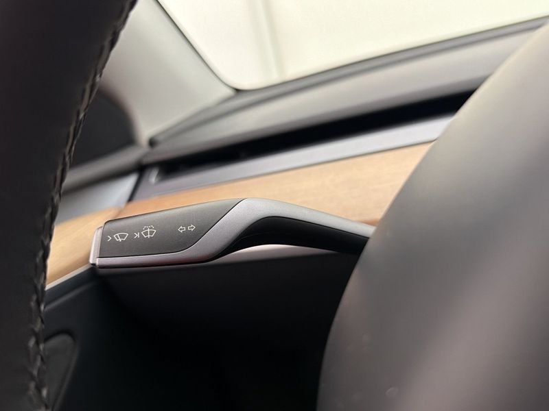 Tesla Model Y bild 30