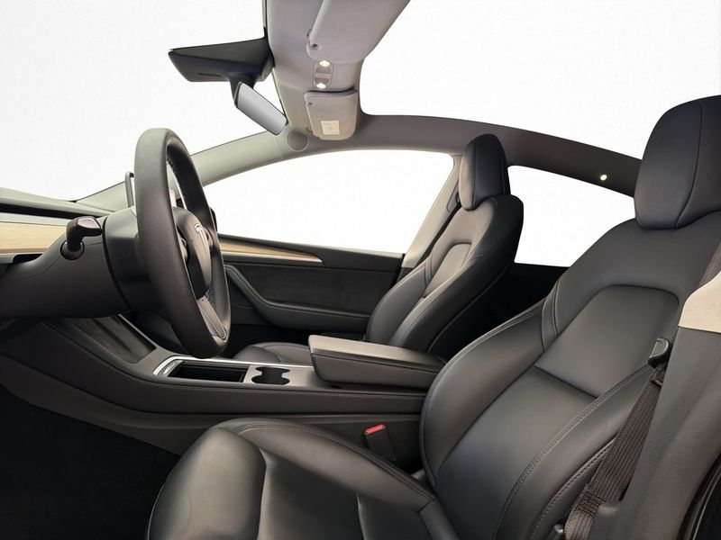 Tesla Model Y bild 13