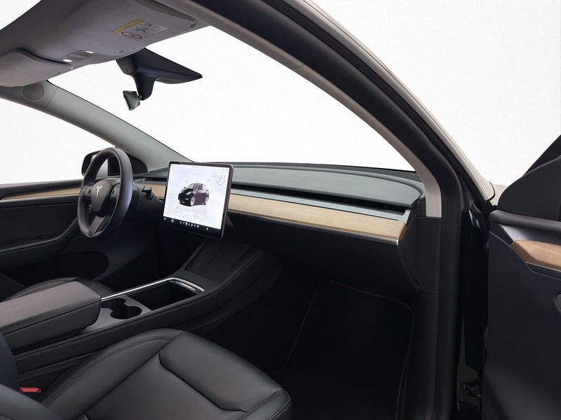 Tesla Model Y bild 16