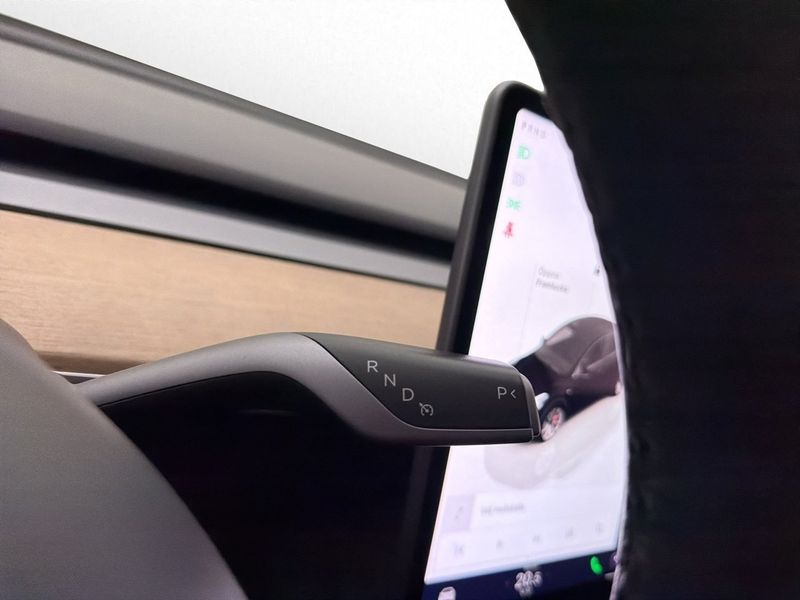 Tesla Model Y bild 31