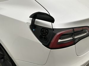Tesla Model 3 bild 32