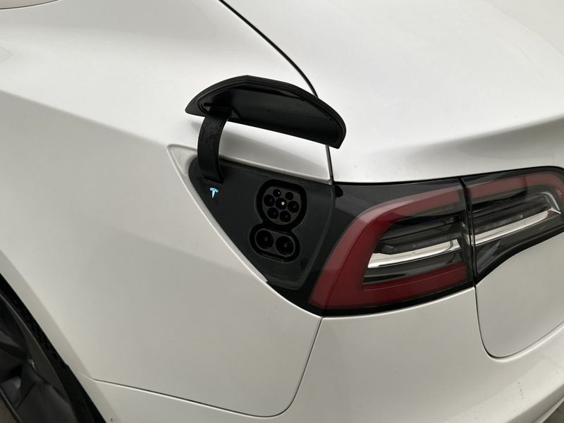 Tesla Model 3 bild 32