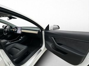 Tesla Model 3 bild 17
