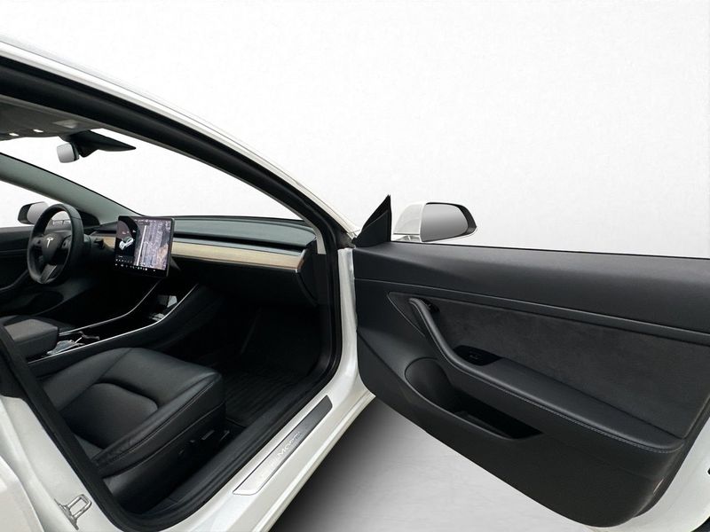 Tesla Model 3 bild 17