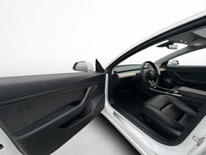 Tesla Model 3 bild 12