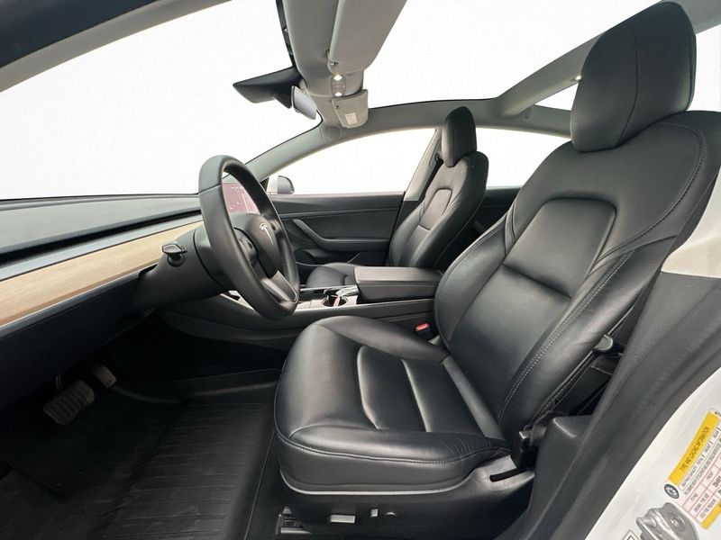 Tesla Model 3 bild 13