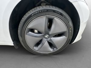 Tesla Model 3 bild 11