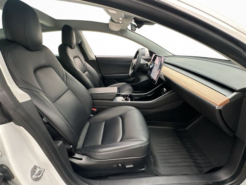 Tesla Model 3 bild 16