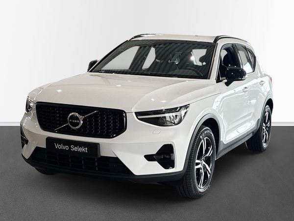 Volvo XC40 B4 FWD Bensin Plus Dark - 2025
