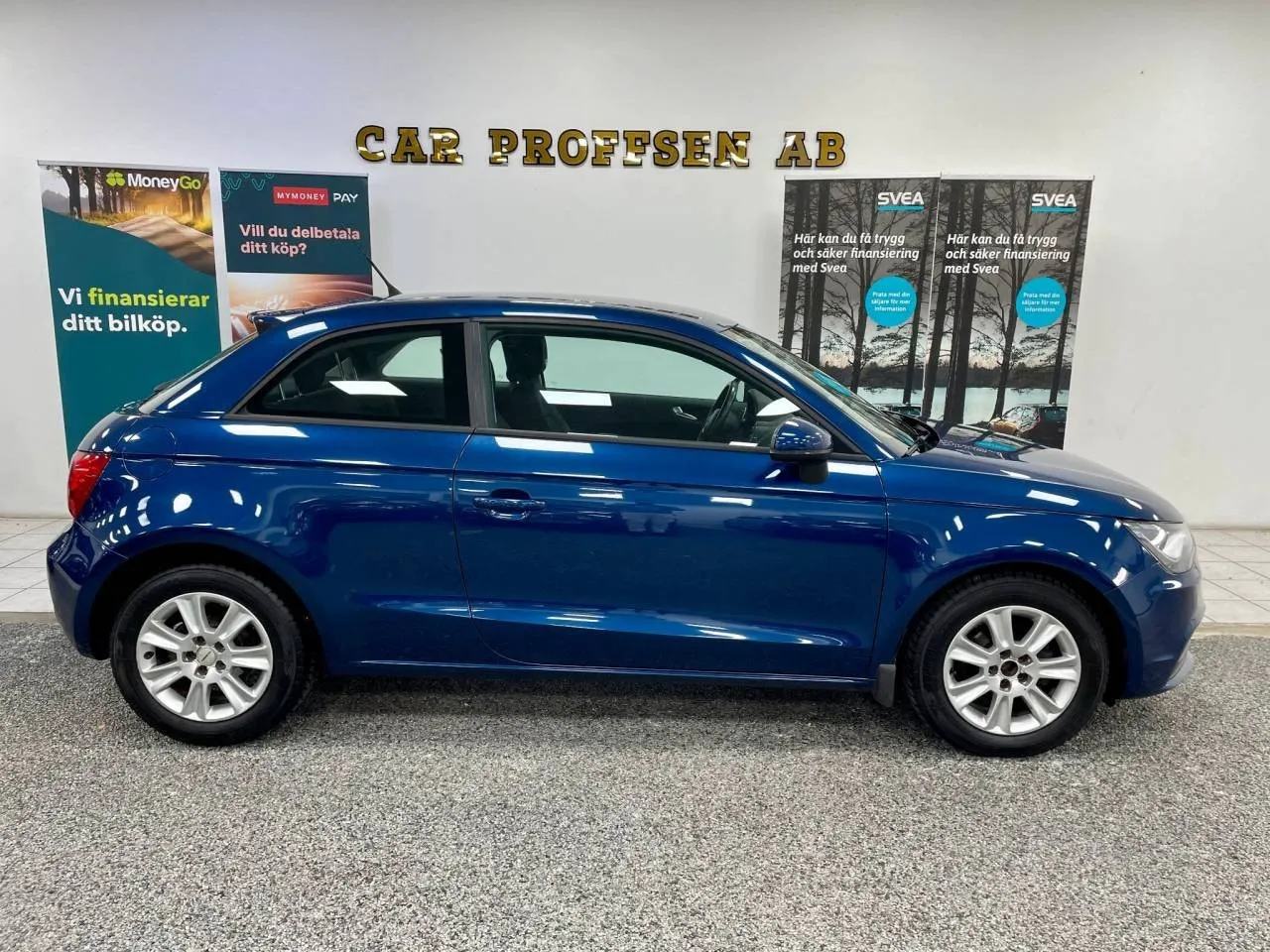 Vehicle image 15