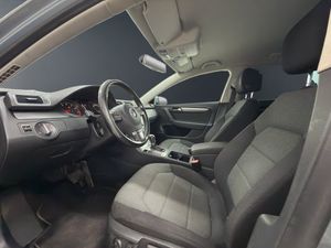 Volkswagen Passat bild 8