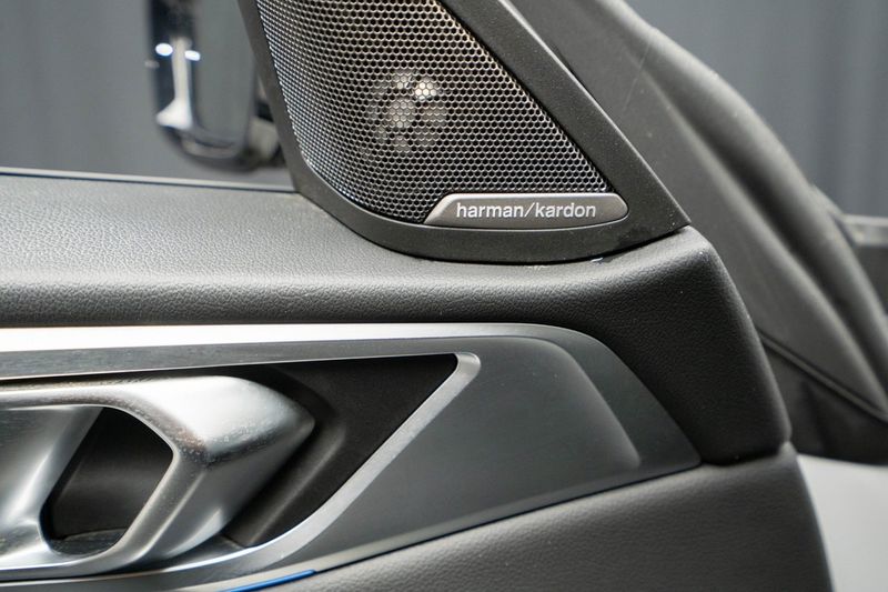 BMW i4 bild 16