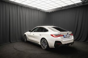 BMW i4 bild 9
