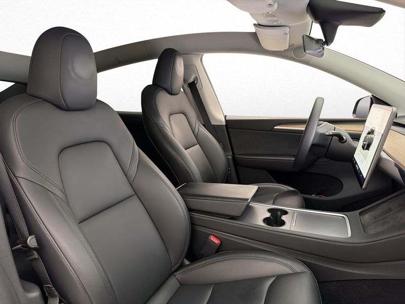 Tesla Model Y bild 28