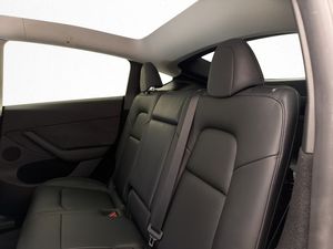 Tesla Model Y bild 27