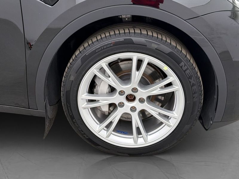 Tesla Model Y bild 33
