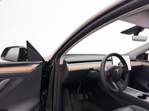 Tesla Model Y bild 13
