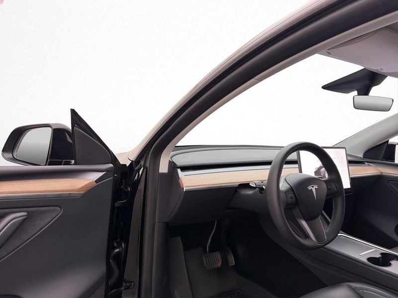 Tesla Model Y bild 13