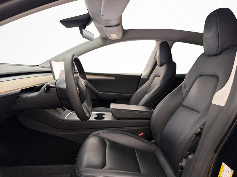 Tesla Model Y bild 15
