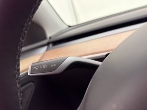 Tesla Model Y bild 35