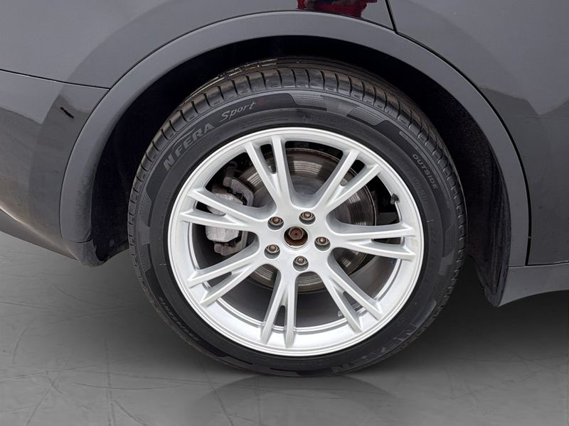 Tesla Model Y bild 32