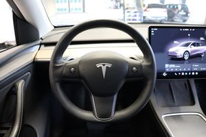 Tesla Model Y bild 8