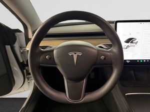 Tesla Model 3 bild 15