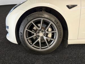 Tesla Model 3 bild 17