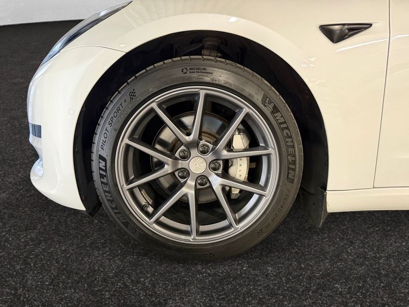 Tesla Model 3 bild 17