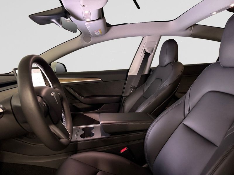 Tesla Model 3 bild 11