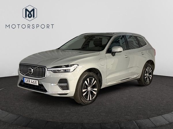Volvo XC60 Recharge T6 AWD Core Edition Drag Värmare Pano Backkam - 2024