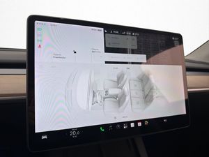 Tesla Model Y bild 25