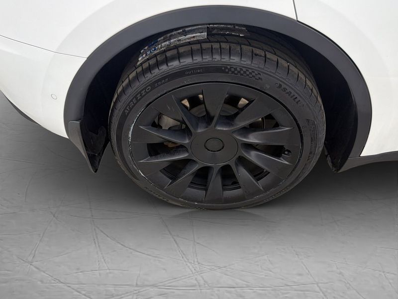 Tesla Model Y bild 36