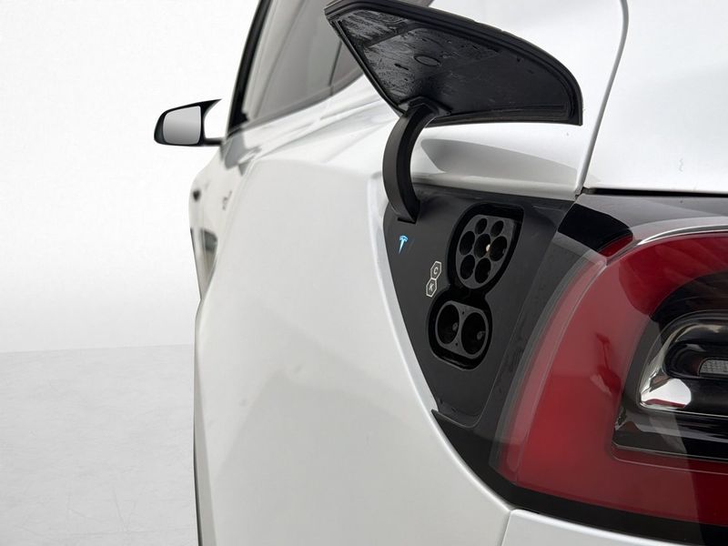 Tesla Model Y bild 33
