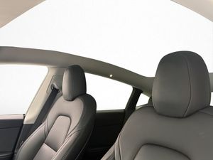 Tesla Model Y bild 18