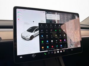 Tesla Model Y bild 24