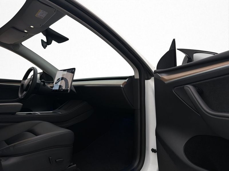 Tesla Model Y bild 16